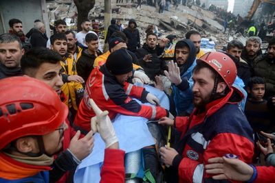 Quake kills nearly 1,800 in Turkey, Syria