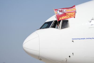 Best photos of Chiefs arriving in Phoenix for Super Bowl LVII