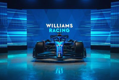 Albon warns Williams F1 has "long road ahead" to recover