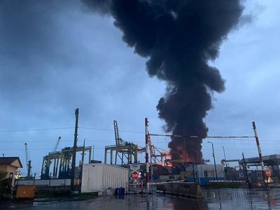 Large fire, plume of smoke at Turkey's Iskenderun port -witnesses