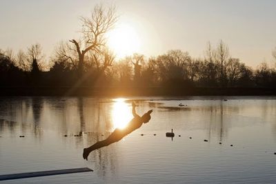 Cold water swimming really does make you feel happy, brain studies show