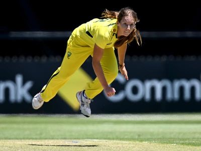 Bowlers earn Australia warm-up win after batting lapses