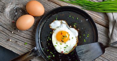 Woman shares egg flipping hack for no broken yolk that has been called 'genius'