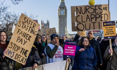 Union leader calls Rishi Sunak deluded as NHS pay row escalates