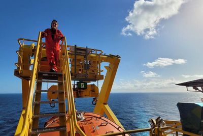 Scottish activist completes one week occupying Shell oil platform