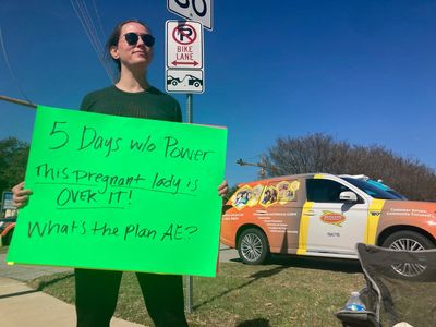 Generators, spoiled food: Slow power repairs anger Austin