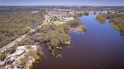 Riverland communities welcome reopening of River Murray to more people weeks after SA floods
