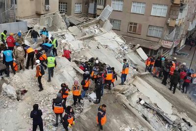 Many Turkey quake victims hungry as winter hampers aid efforts