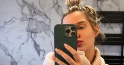 Mum-of-three Helen Flanagan gets support from friend after sharing tired selfie