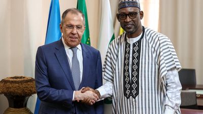 Lavrov pledges Russian military support on visit to Mali amid concern over abuses