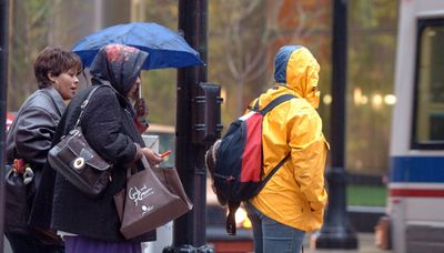 Unusually warm weather greets Chicagoans Tuesday morning