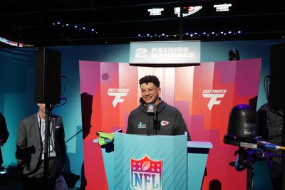 Chiefs QB Patrick Mahomes gives ankle injury update during Super Bowl opening night