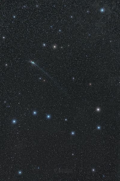 Look! Eerie Green Comet Poses With Big Dipper and Little Dipper