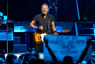 After ticket flap, Springsteen's fan magazine shutting down