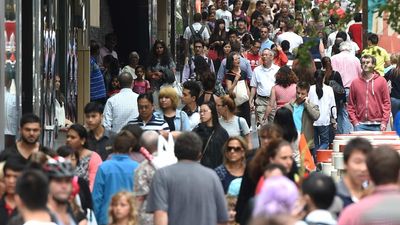 Australian-born population more likely to suffer from chronic illness than most migrants, report finds