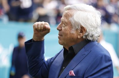 Robert Kraft doubling down on one-day contract for Tom Brady