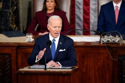 Kevin McCarthy doesn’t stand or applaud as Biden condemns Jan 6 riot