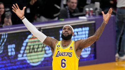 LeBron James breaks all-time NBA point-scoring record, passing Lakers legend Kareem Abdul-Jabbar