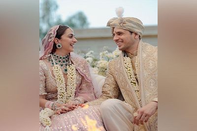 "Ab Humari Permanent Booking Hogayi Hai..." Sidharth, Kiara Exude Charm In First Official Wedding Photos