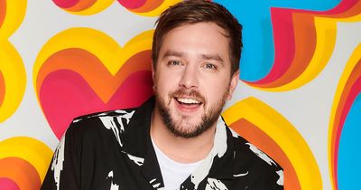 Love Island's Iain Stirling makes Glasgow dig as comedian reveals his 'favourite cocktail'