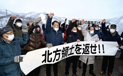 Kishida vows to resolve N. territories dispute
