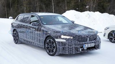 BMW i5 Touring Spied With Production Lights