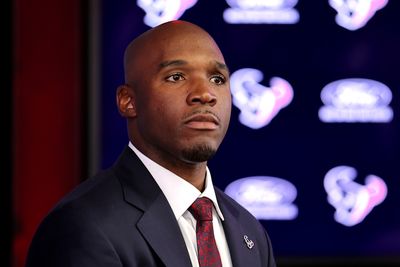 Broncos’ front office denies report of last-second push for DeMeco Ryans