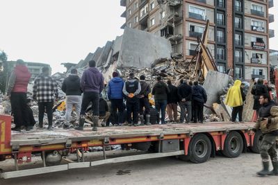 Devastation in Turkey’s Hatay as rescue workers slowly arrive