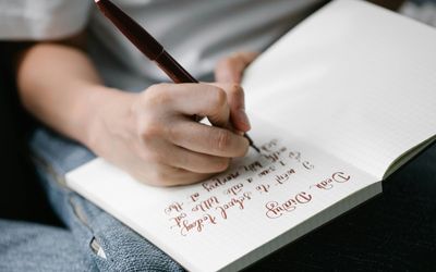 Best stationery sets for journaling enthusiasts: top pens and pencils