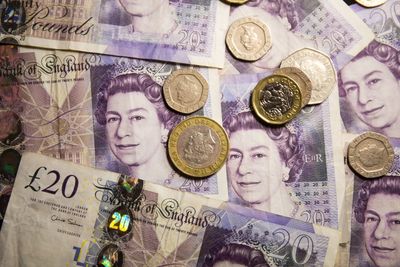 UK considers issuing a digital pound to protect against new forms of money