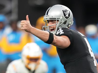 Ian Rapoport says the Saints are the front-runner for Derek Carr