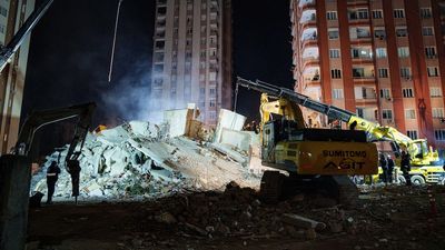 People buried after Türkiye's earthquakes are sending text messages from beneath the rubble