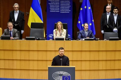 Zelenskiy hopes for EU jets, gets standing ovation in Brussels