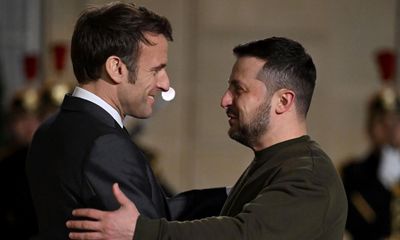 Zelenskiy meets Macron and Scholz and repeats appeal for aircraft and arms