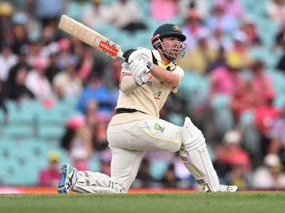 Head dropped for first Test, Australia to bat