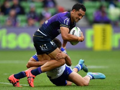 Centre Smith learns from Storm great Chambers