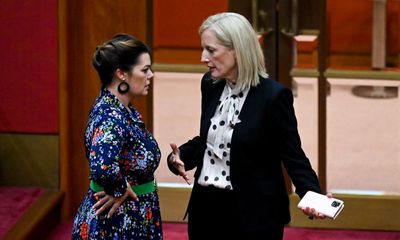 Greens and crossbench join Coalition to hand Labor first major defeat in parliament