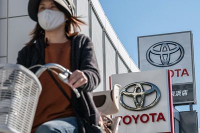 Toyota keeps profit forecasts despite supply chain headwinds