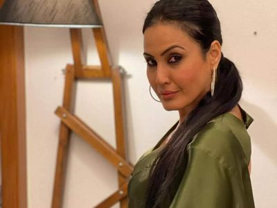 Kamya Panjabi slams troll for saying she'd take divorce from her second husband too: "Apni gandagi ki dukaan kahin aur le jaaiye"