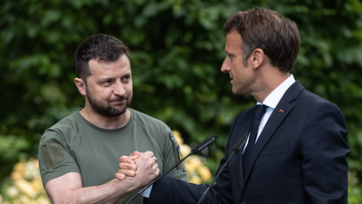 Watch: Zelensky and Macron travel together to Brussels for EU summit