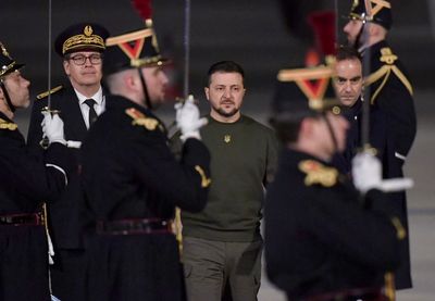 Zelenskyy wraps up European tour with visit to EU summit