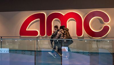 Chicago movie lovers give AMC Theatres’ best seats surcharge 2 thumbs down