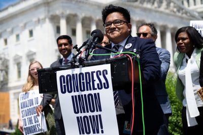 Unionize the Senate, staffers urge - Roll Call