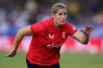 Katherine Sciver-Brunt may prolong England career after Jon Lewis’s appointment