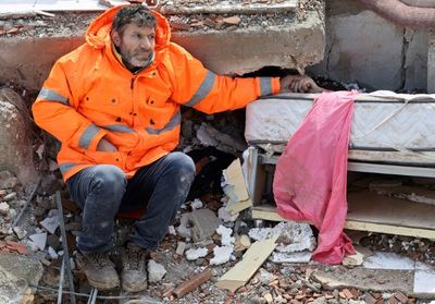 Turkish father's pain symbolises quake tragedy