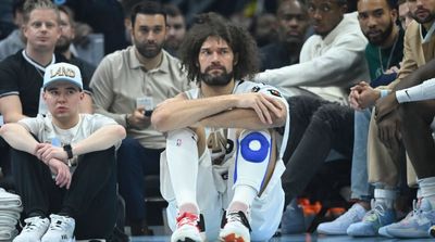 Robin Lopez Tweets Amazing Reaction to Kevin Durant Trade