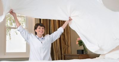 Cleaning fans praise 'great' product for 'instantly' making bedsheets whiter