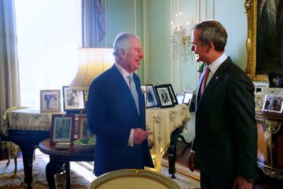 King welcomes astronaut Chris Hadfield to Buckingham Palace