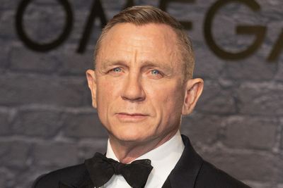 Daniel Craig appeals for donations to help earthquake victims