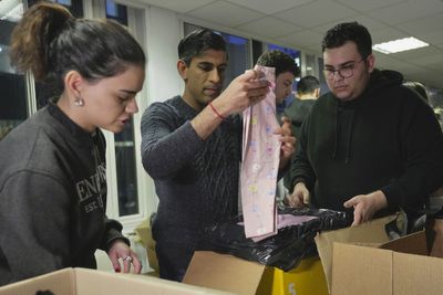 Rishi Sunak joins volunteers at earthquake donation centre